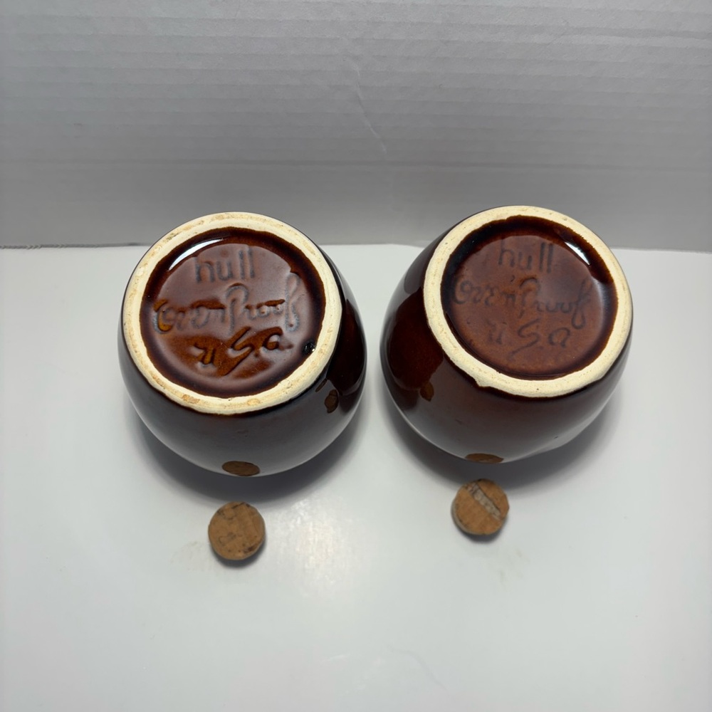 Hull USA Brown Drip Salt Pepper Shakers Cork Stoppers Hull Pottery Discontinued - Picture 4 of 6